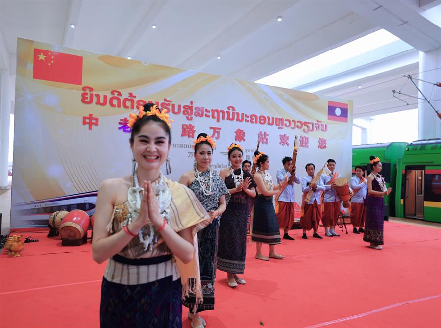 （新華全媒頭條·圖文互動(dòng)）（10）一路飛架跨山河——寫(xiě)在中老鐵路國際旅客列車(chē)開(kāi)行首日