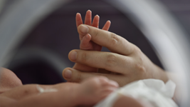 近20省份將“三孩”寫(xiě)入政府工作報告 激發(fā)生育意愿如何發(fā)力？