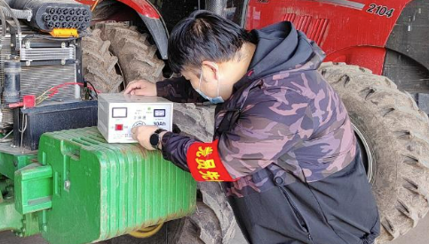 希望的田野上，有他們奔忙的身影