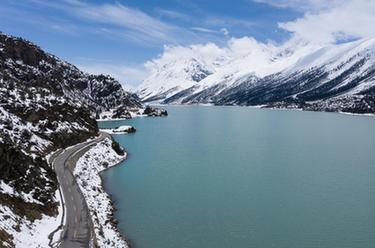 西藏：鳥(niǎo)瞰冰雪然烏湖