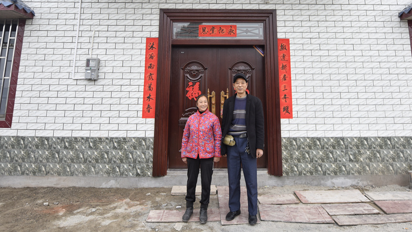 一切為了受災群眾溫暖過(guò)年——四川瀘縣地震災區見(jiàn)聞