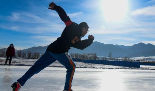 速滑還是冰球？這是個(gè)甜蜜“煩惱”