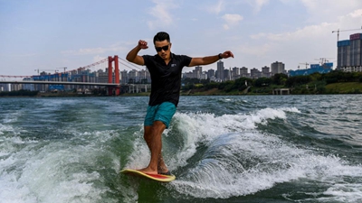 追波逐浪，江面滑水解鎖花式人生