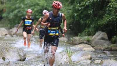 去山野間，磨礪身心
