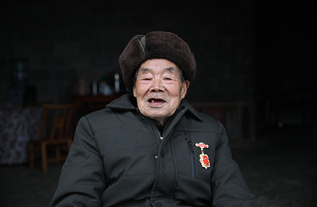 “死守陣地，決不能后退一寸”——記抗美援朝老兵黃忠茂