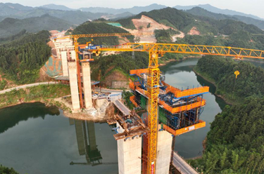 廣西融水:錯時(shí)施工忙