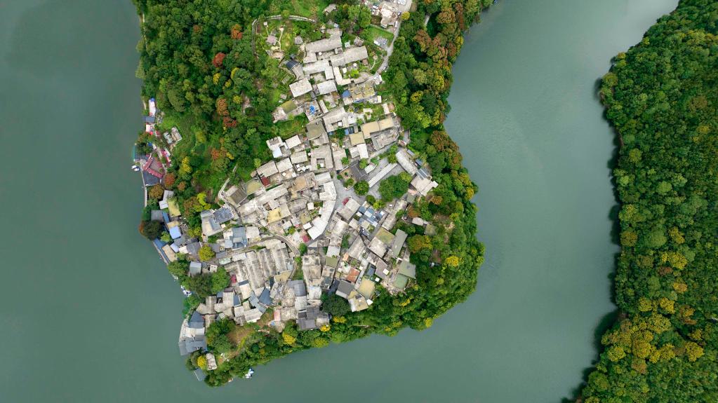 貴陽(yáng)：“鎮山國際影像周”開(kāi)幕