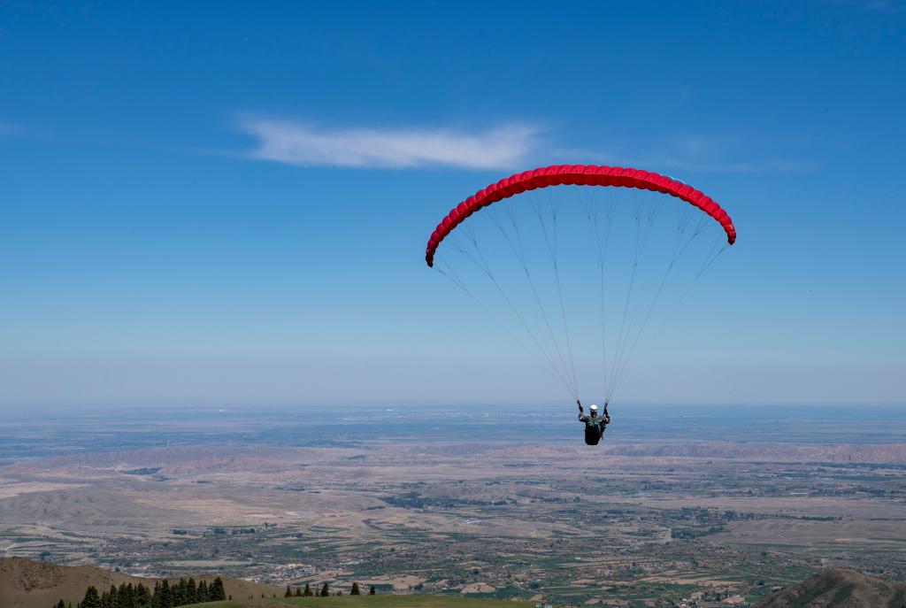 體育地理丨滑翔，瞰大美新疆