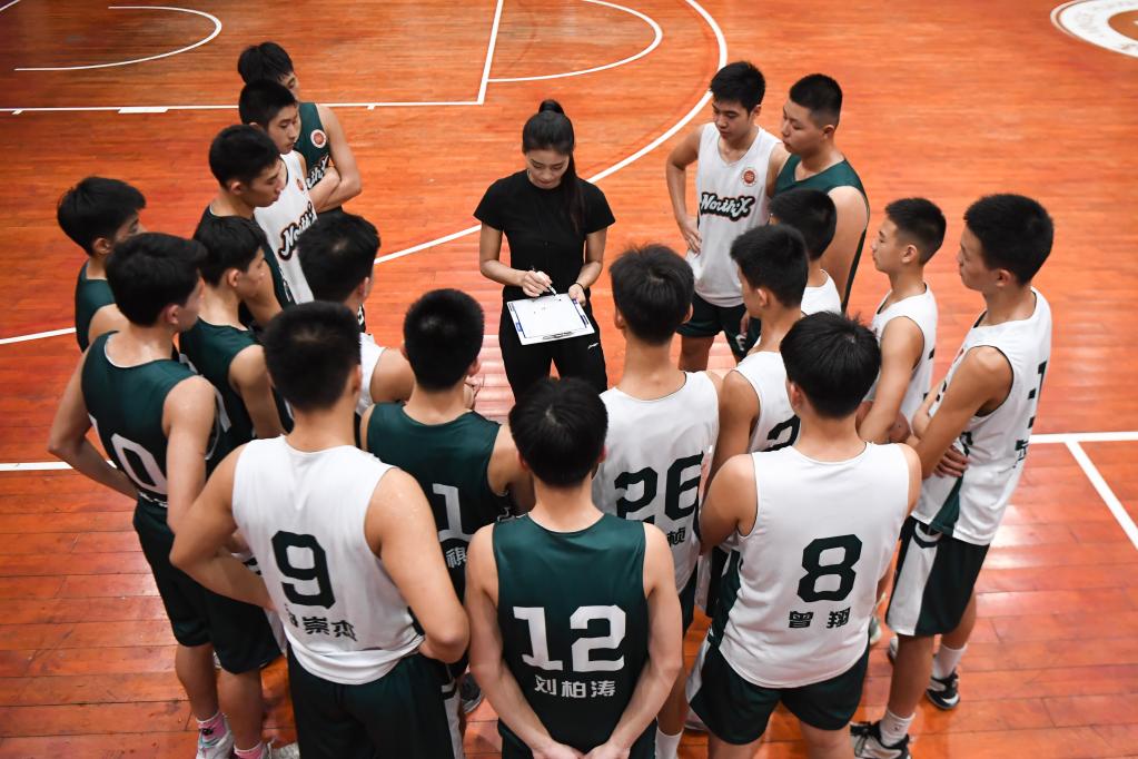 新華全媒+｜是教師也是教練，這個(gè)“95后”女孩帶出全國冠軍