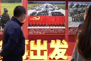 沿著(zhù)中國特色強軍之路闊步前進(jìn)——從“奮進(jìn)新時(shí)代”主題成就展看新時(shí)代國防和軍隊建設