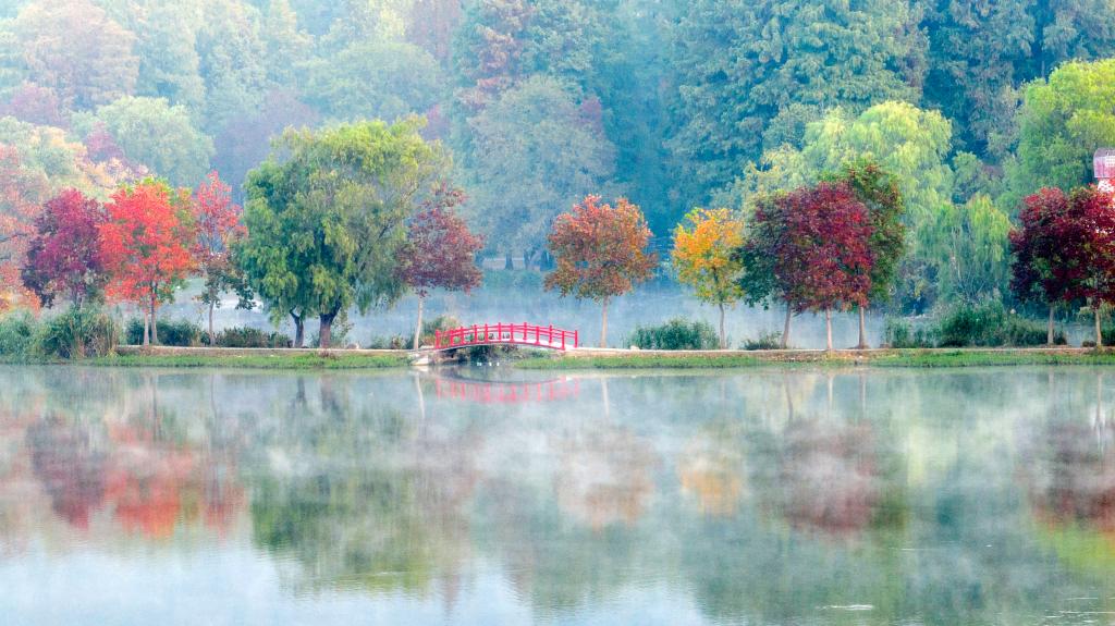 詩(shī)意中國——秋色連波，波上寒煙翠