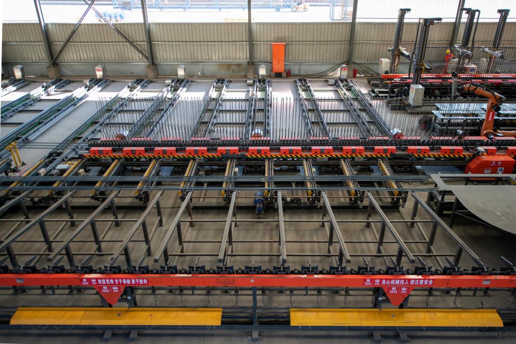 新華全媒+丨探訪(fǎng)四川“智慧梁廠(chǎng)”：高速公路橋梁建造新升級