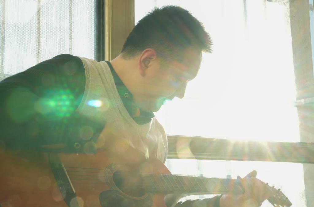 新華全媒+丨微光里，他“看”見(jiàn)世界杯