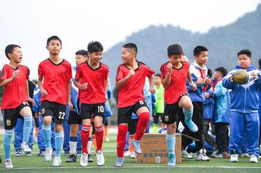 新華全媒+丨登場(chǎng)卡塔爾世界杯“最后兩戰”的丹寨少年