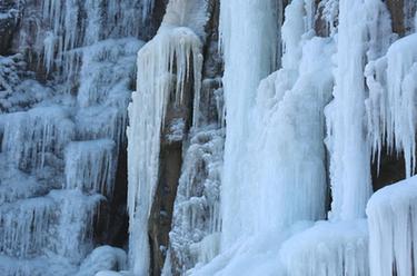 山東沂南:冰瀑奇韻