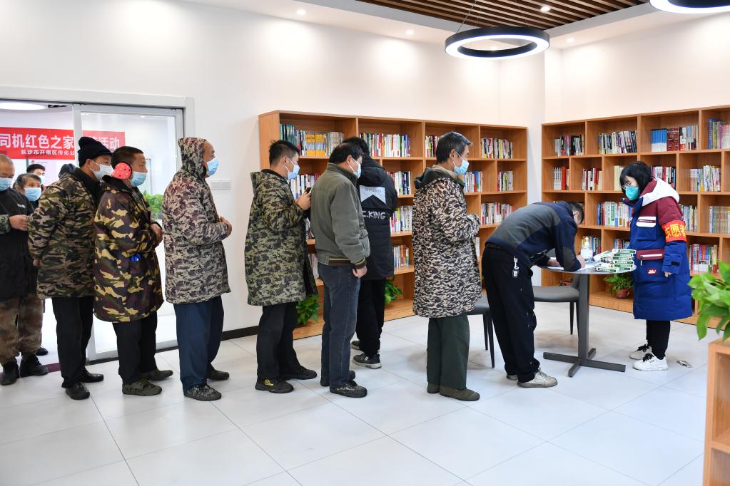 新華全媒+丨長(cháng)沙：“共享藥箱”為外賣(mài)騎手、快遞員等群體保駕護航