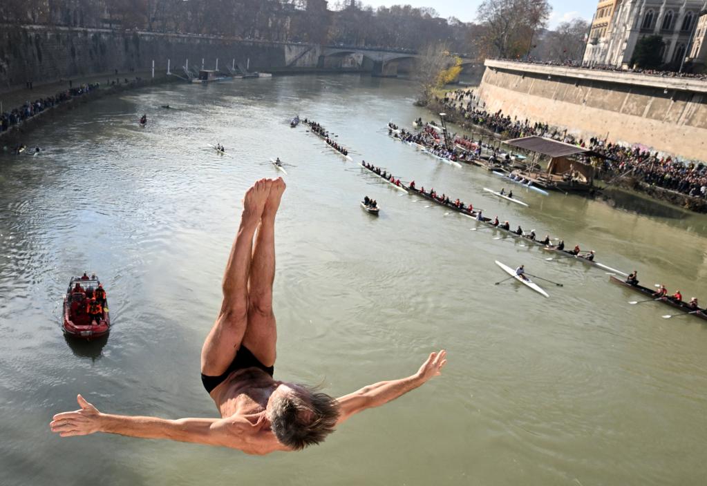 意大利:跳水迎新年