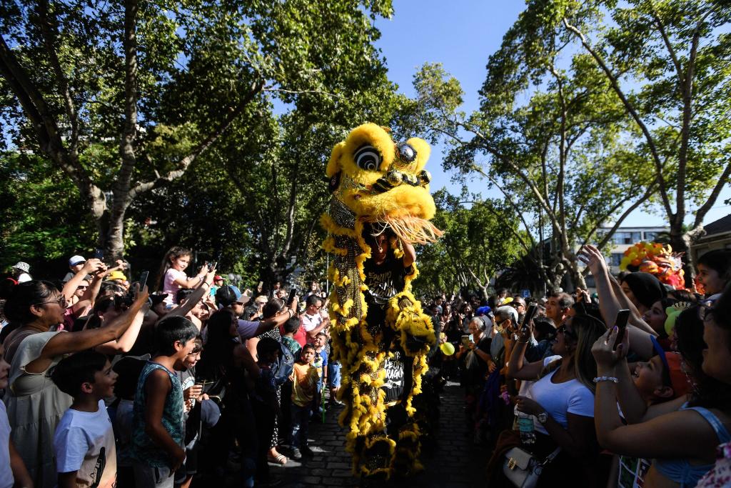 智利首都舉行盛大春節慶?；顒?dòng)