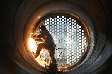 新華全媒＋丨力爭新春“開(kāi)門(mén)紅” 我國發(fā)電設備制造業(yè)領(lǐng)軍企業(yè)開(kāi)足馬力忙生產(chǎn)