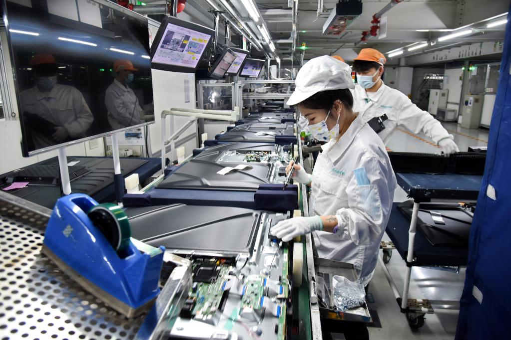 強信心·開(kāi)新局丨海信電視：滿(mǎn)負荷生產(chǎn) 趕全球訂單