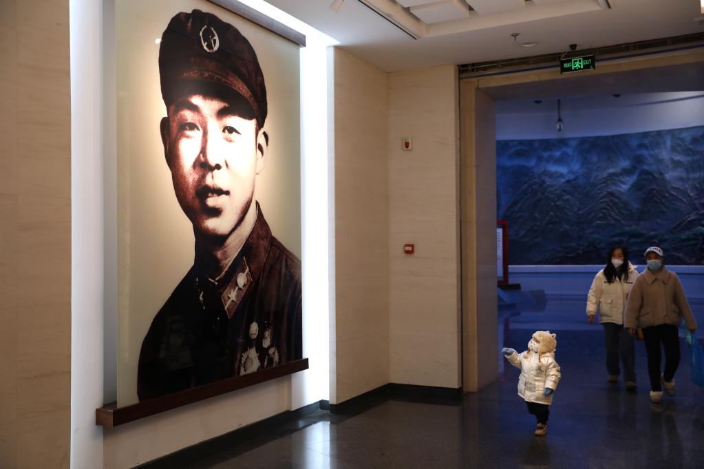 新華全媒+丨你好，雷鋒叔叔！