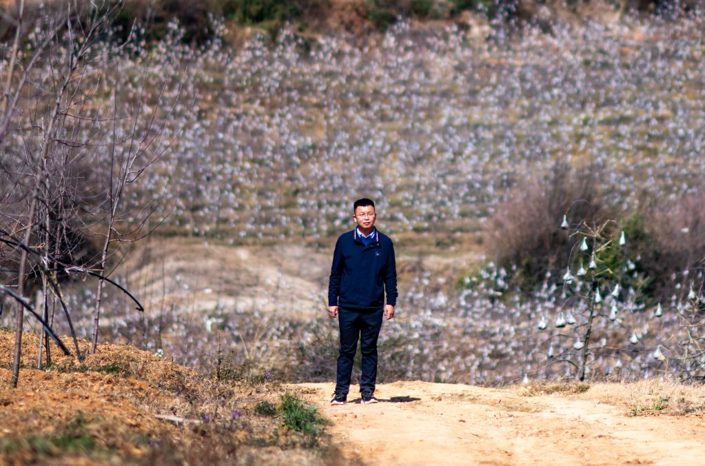 新華全媒+丨代表履職故事——袁海波：來(lái)自農民工 為了農民工