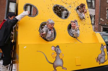 比利時(shí)圖爾奈舉辦狂歡節