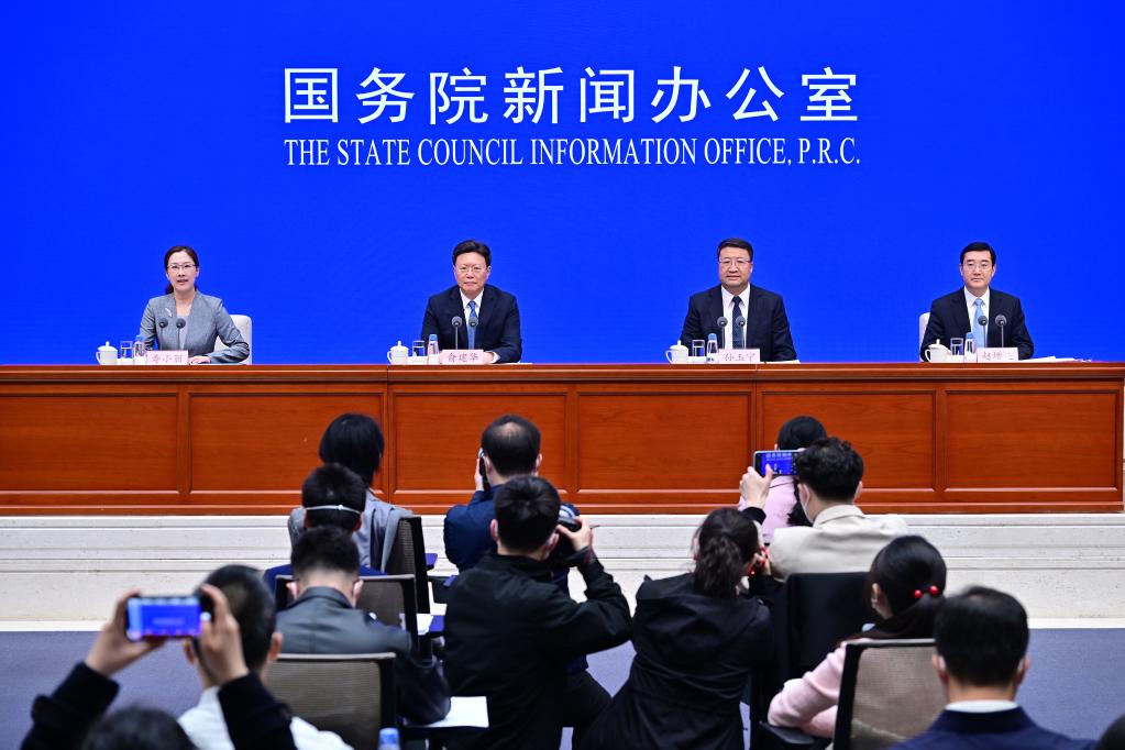 國新辦舉行“權威部門(mén)話(huà)開(kāi)局”系列主題新聞發(fā)布會(huì )介紹“守國門(mén)、促發(fā)展，為推進(jìn)中國式現代化貢獻海關(guān)力量”有關(guān)情況