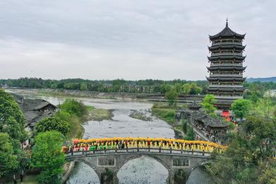 春臺會(huì )上觀(guān)“巨龍”巡游