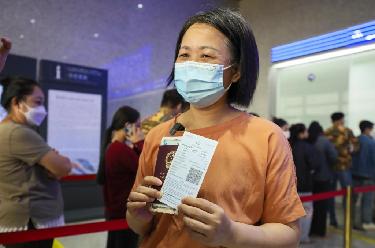 中老鐵路國際旅客列車(chē)車(chē)票開(kāi)售