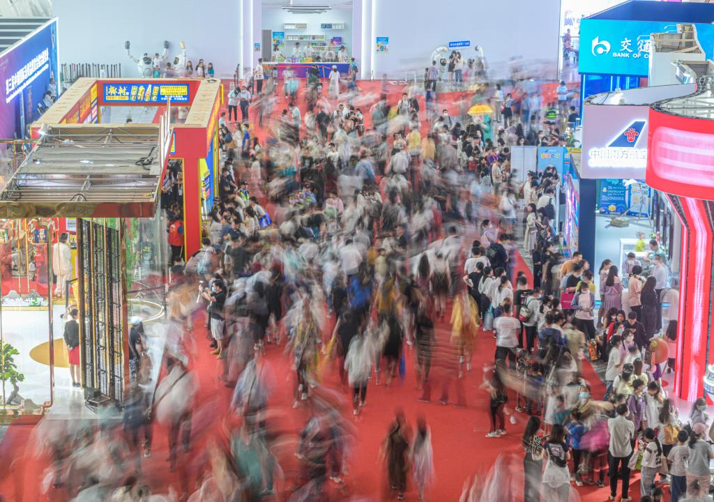 第三屆消博會(huì )最后一日現場(chǎng)直擊：人氣旺