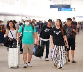 中老鐵路老撾段單日客貨運量雙破萬(wàn)