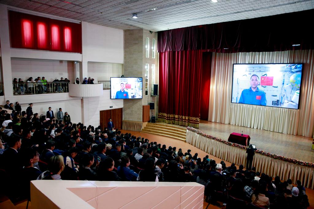 中國宇航員激勵吉爾吉斯青少年“航天夢(mèng)”