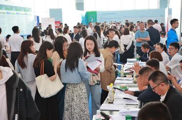 第十一屆貴州人才博覽會(huì )開(kāi)幕