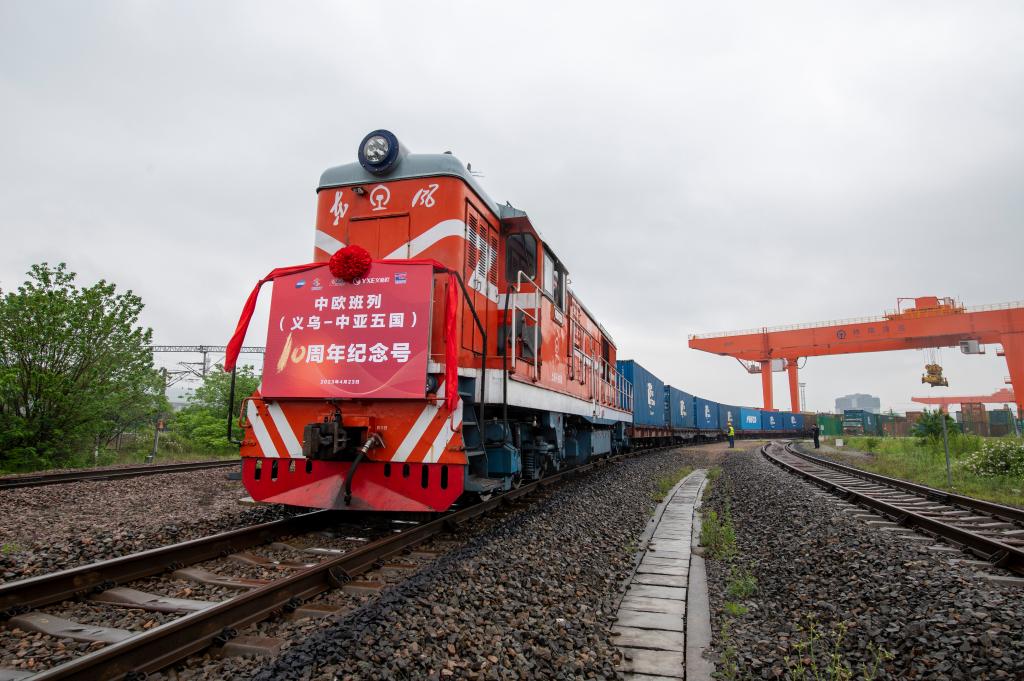 “義烏-中亞五國10周年紀念號”中歐班列從浙江義烏發(fā)車(chē)