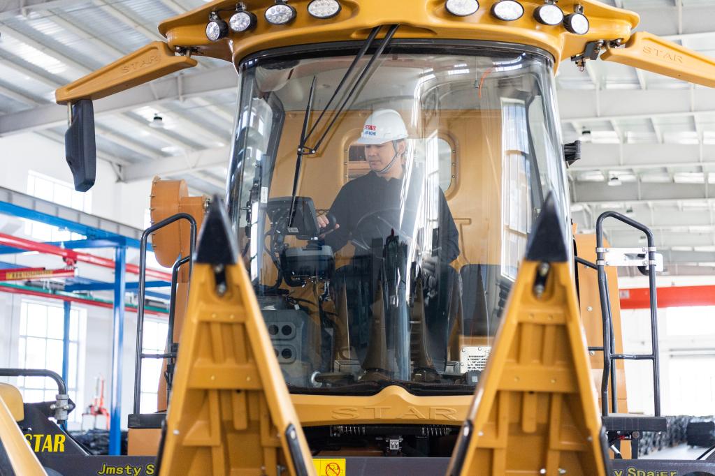 自主創(chuàng  )業(yè)“農機小伙”:努力讓我的“星星”在全世界閃爍