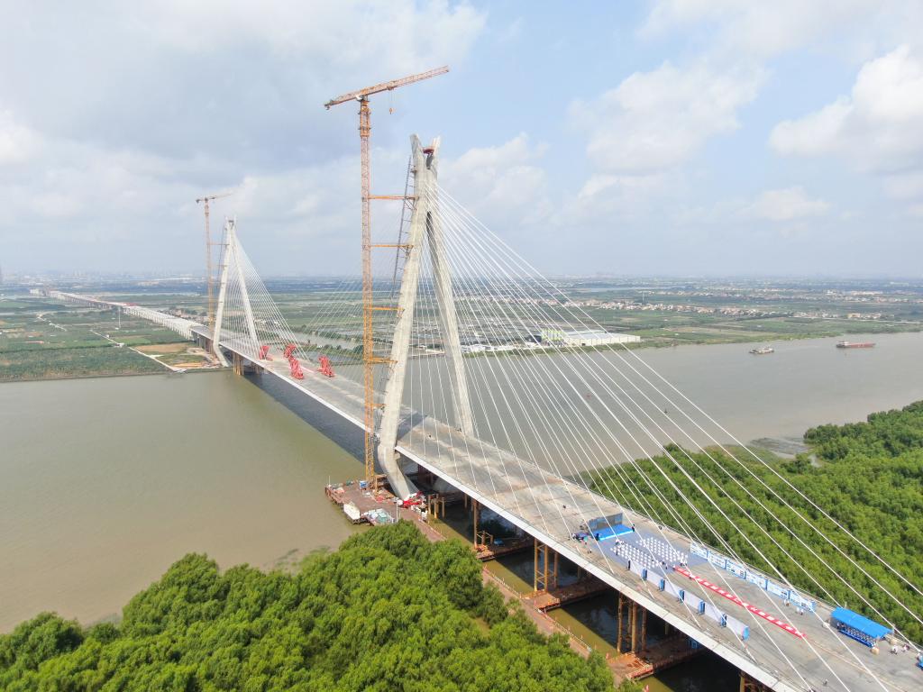 粵港澳大灣區:南中高速洪奇門(mén)特大橋合龍