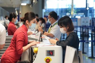 新華全媒＋丨國產(chǎn)大型客機C919圓滿(mǎn)完成首次商業(yè)飛行