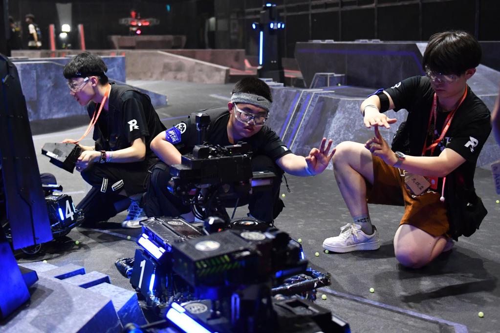 新華全媒+丨科技感滿(mǎn)滿(mǎn)！千名“機甲大師”“戰長(cháng)沙”