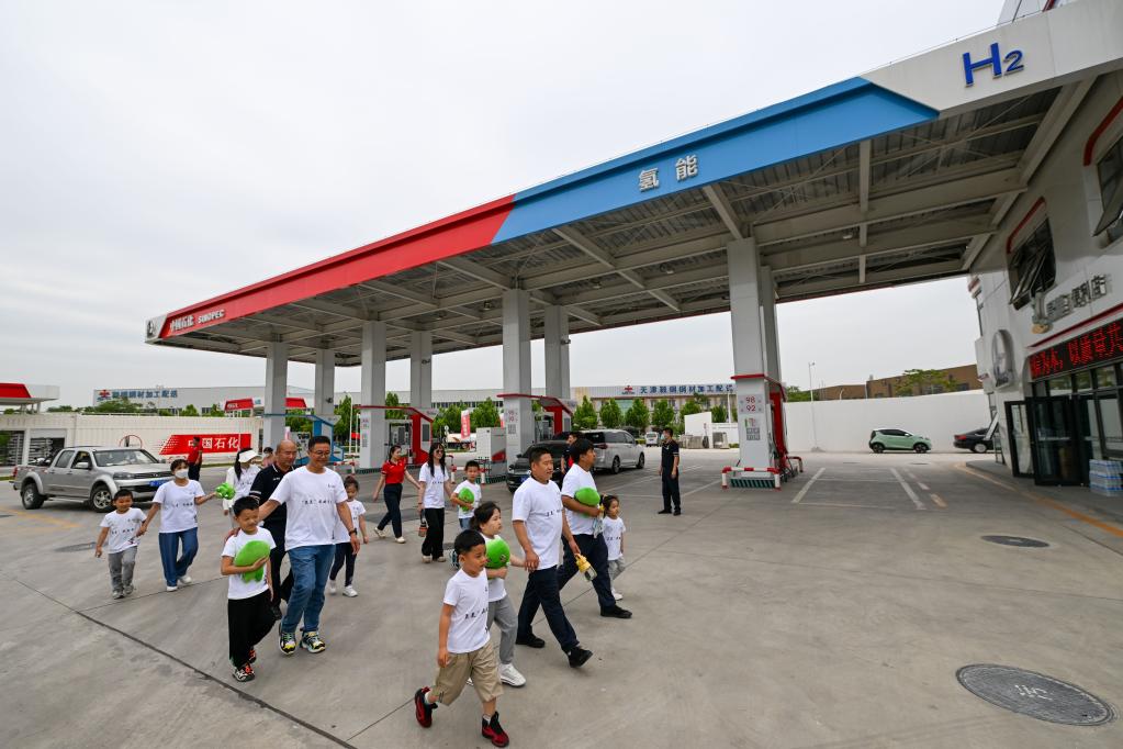 走進(jìn)綜合加能站 認識清潔能源