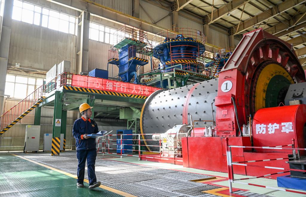 內蒙古蘇尼特右旗:冶金企業(yè)生產(chǎn)忙