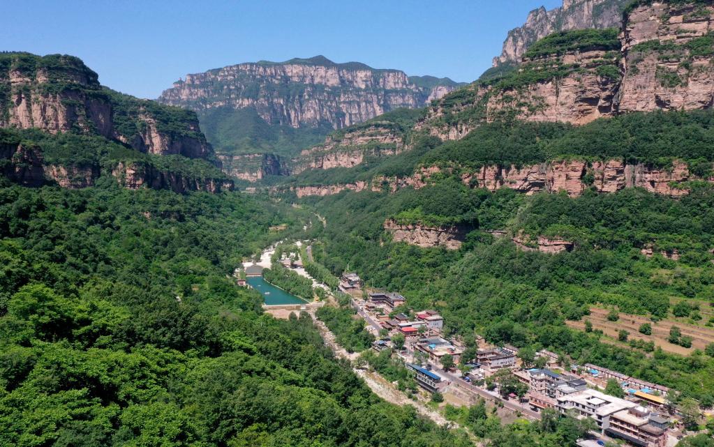 太行山谷變“畫(huà)谷” 寫(xiě)生經(jīng)濟富鄉村