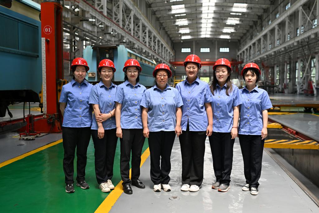 螢火·青春丨“95后”天車(chē)司機:用起重機干“繡花活”