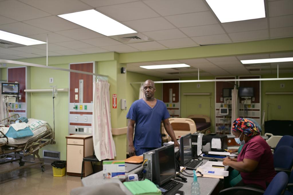 通訊:中國醫療隊總是奮斗在一線(xiàn)——記中國援巴巴多斯醫療隊