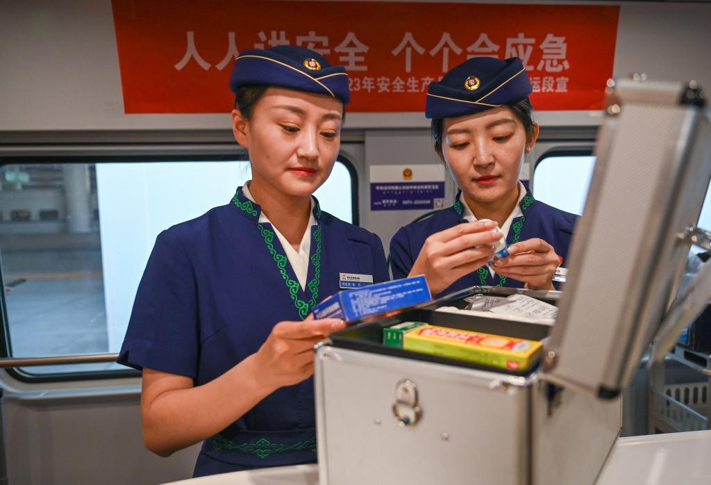 草原“動(dòng)姐”迎暑運