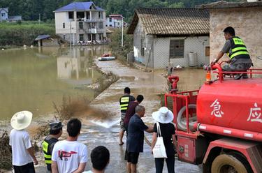 湖南湘西:猛科村開(kāi)展抗洪救災