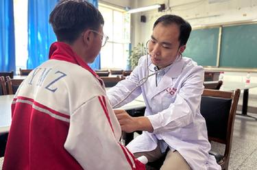 送醫送教 情暖高原——青年科技干部青?；鶎有幸?jiàn)聞