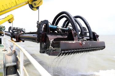 保暢“黃金水道” 長(cháng)江口航道疏浚工程忙