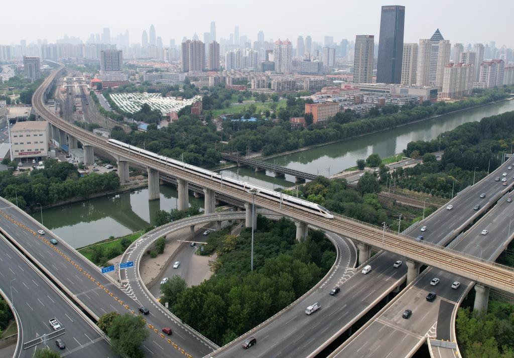 我國首條設計時(shí)速350公里高鐵迎來(lái)15歲生日