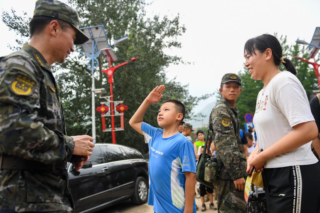 新華全媒+丨向您敬禮！
